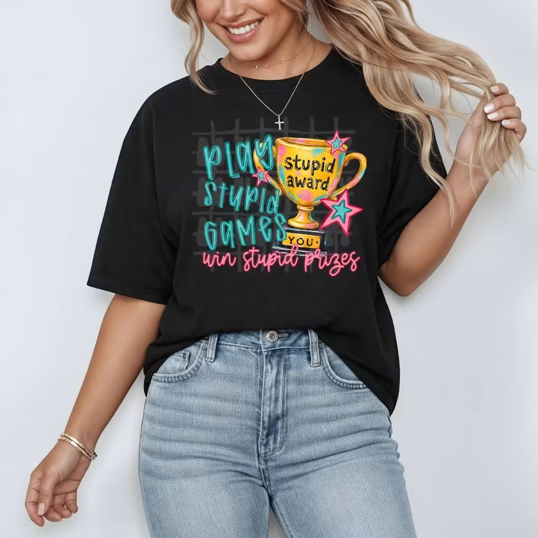 Play Stupid Games PNG Design